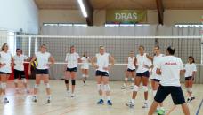 Predsjednik HOS-a Barač posjetio naše odbojkašice u Mariboru